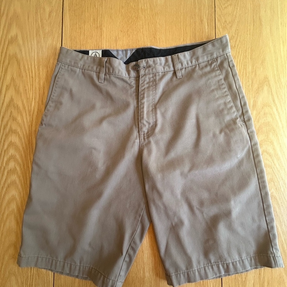 Volcom Men's Tan Shorts size 32
